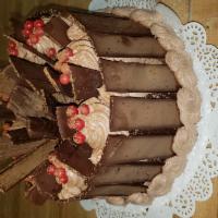 Tatianoff Cake · Dos capas de bizcocho de chocolate con un relleno de crema de mantequilla de chocolate.