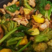 Paleo Bowl · Fresh spinach, with sautéed broccoli, mushrooms, squash, and seasoned grilled chicken (no ri...