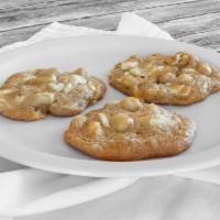 Macadamia Nut Cookie · Very tasty cookie filled with white chocolate and fresh macadamia nuts.