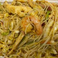 109. Singapore Chow Mei Fun · Stir fried vegetables and noodles.