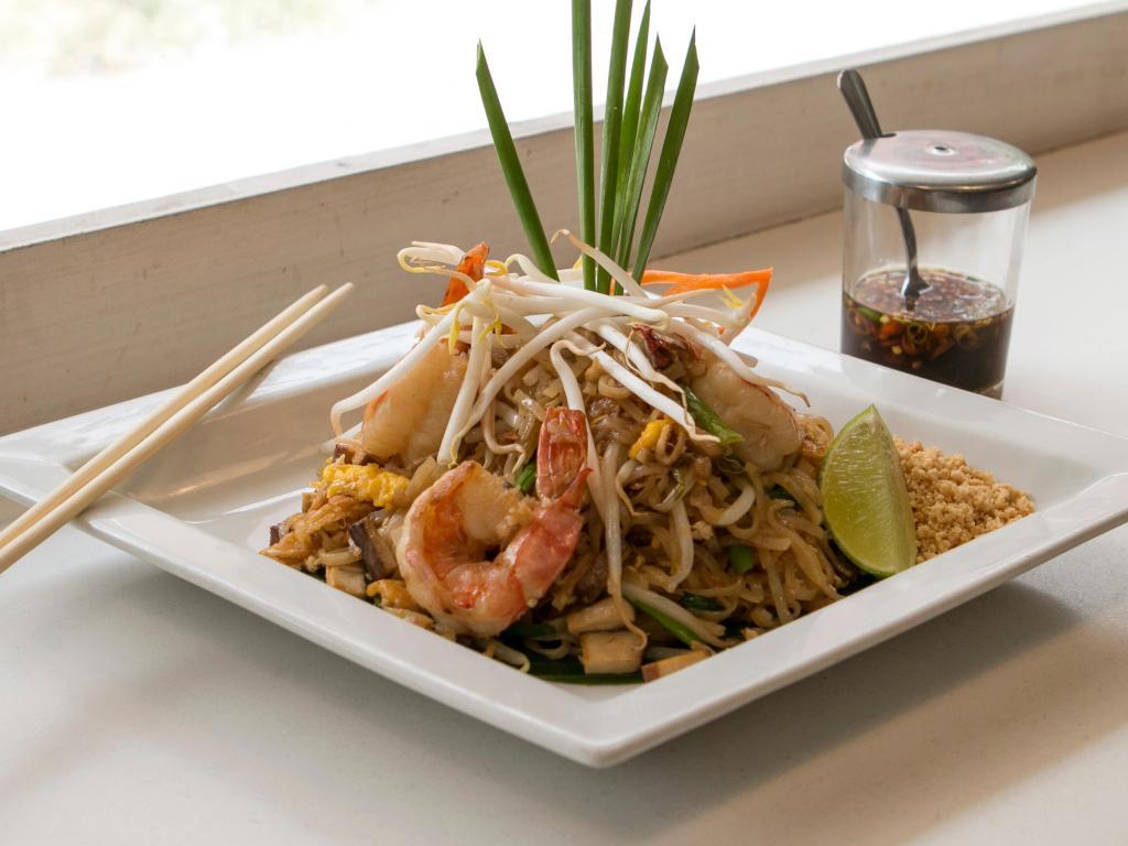 Pad Thai · Rice noodle, egg, tofu, bean sprout, peanut and chive.