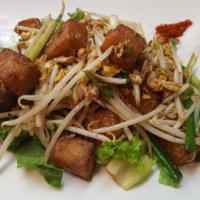Dek Sen Dice · Sauteed turnip cake with soy sauce, egg, chive and bean sprout.