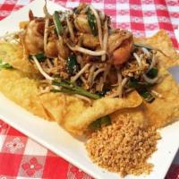 Crispy Wonton with Shrimp Pad Thai · Fried wonton topped with shrimp Pad Thai. (no noodle)