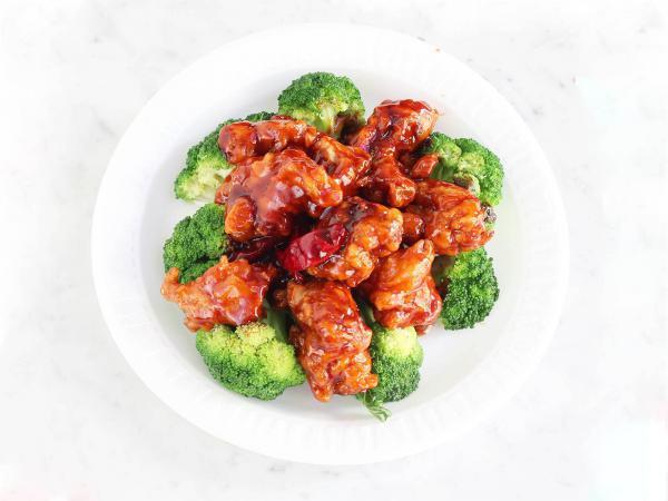 S6. General Tso's Chicken Special · Chunks of crispy chicken sauteed with assorted vegetable in house special hot sauce. Hot and spicy.
