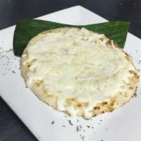 Arepa con Queso y Mantequilla · Corn cake with cheese and butter.