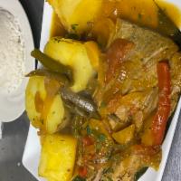 Sobrebarriga a La Criolla · Flank steak in Creole sauce. With steam potatoe, cassava and salad