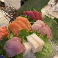 Sashimi Regular · chef choice of 12 pieces sashimi with 1 bowl rice. Served with soup and salad.