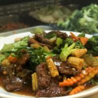 Hunan Beef  · Slices of beef stir fried with brocooli, snow peas and other vegetables. Spicy.