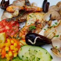 41. Mariscada (Seaworthy Grill) · Grilled shrimp, pawn, squid, fish, mussels, and clams.
Langostino, camarones, filete de pesc...