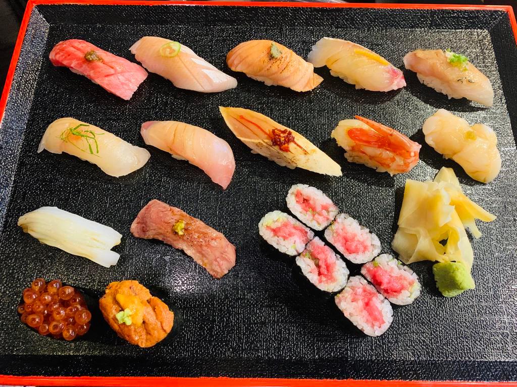omakase deluxe   · 14 piece with toro and scallions roll (this order take more time to prepare)
