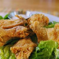 Chicken Wings (Asinha de Frango) · Crispy fried chicken wings served with ranch on the side. (4pcs)