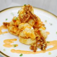 Walnut Shrimp · Golden shrimp with caramelized walnut and spicy mayo sauce.