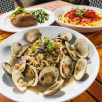 Linguini with Clams · Fresh minced clams and littlenecks in a red or white clam sauce.