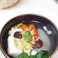 Tom Jued · Bok Choy, Carrot, Tofu, Daikon, Scallion, Fried Garlic, Shiitake Mushroom