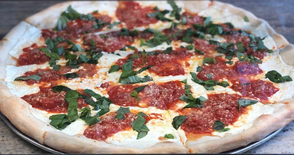 Famous Famiglia Pizzeria · American · Calzones · Dinner · Pizza · Salads