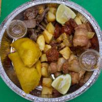 Picada Latina (chorizo, chicharon, carne picada, papa, y empandas) · Colombian Sausage, Pork crackling, Grill Steak minced, potatoes and empanadas