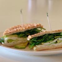 Con Amor Sandwich · Egg whites, spinach, avocado and chipotle mayo on a roll 