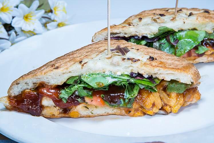Cafe Con Amor · American · Breakfast · Dinner · Hamburgers · Pasta · Salads · Sandwiches