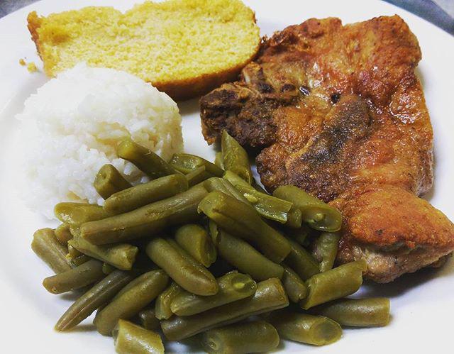 Side: Green Beans · Lightly seasoned and steamed green beans (no meat added).