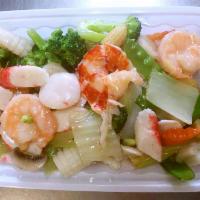 H2. Seafood Special · Fresh shrimp, lobster and scallops with mushrooms, bamboo shoots and vegetables. Served with...