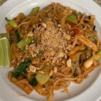 Pad Thai (팟타이) · Rice noodles stir-fried with chicken or shrimp, egg, bean sprouts , veg and peanuts . Vegeta...