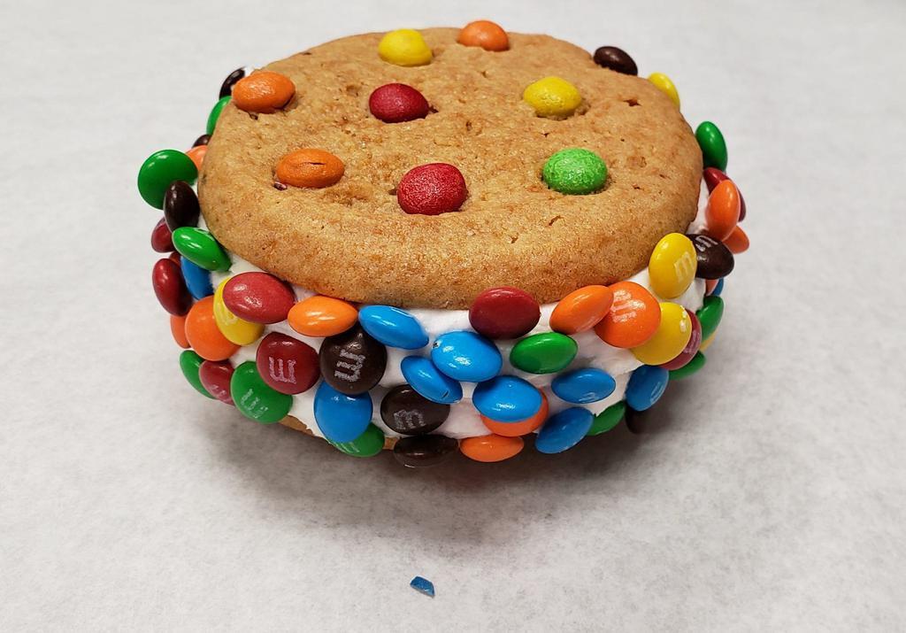 Cookie Sandwich - M and M with Buttercream Frosting · 