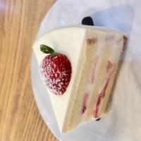 Strawberry Fresh Cream Cake · Layers vanilla cream and sliced fresh strawberry with sponge cake.
