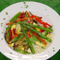 Pesto Chicken RUMBA  · Spinach, mushrooms, sun-dried tomatoes, asparagus, pesto, fettuccine.