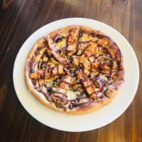 BBQ Chicken Pizza · Chicken, mushroom, mozzarella, red onion, cilantro, creme fraiche.
