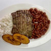 12. Beef with rice, beans and sweet plantains / Carne de res con arroz , frijoles y maduros · Beef with Rice, beans and Sweet Plantains
Carne de res con arroz, frijoles y maduros