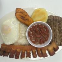 Bandeja Paisa - Paisa Dish · Beef with Rice, beans and Sweet Plantain, pork belly, arepita, fried egg
Carne de res con ar...