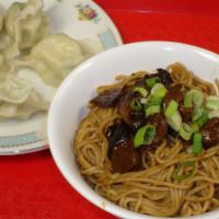 5. Onion and Pork Handmade Noodle 炸醬乾麵 · Include onion and pork. 洋蔥和豬肉