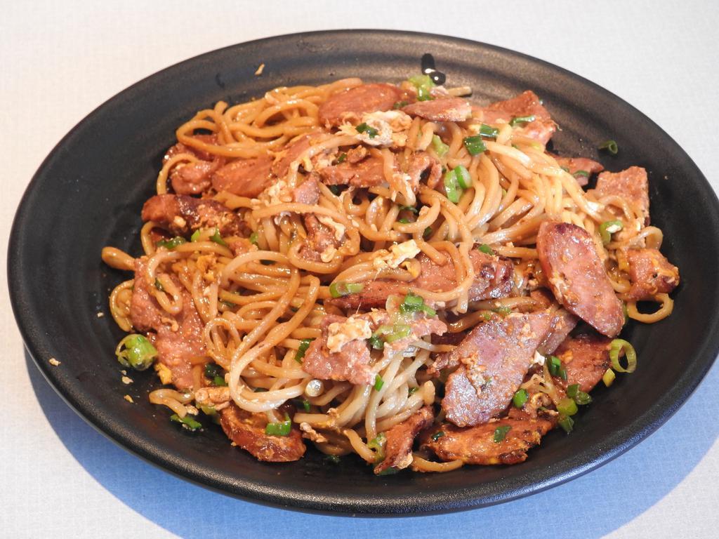 3. Fried Noodle with Taiwan Sausage and Egg 台湾香腸炒麵 · Cooked in oil.