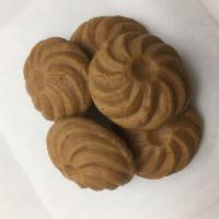 Pedha · Caramelized milk fudge with sugar and pressed into a mold. Gluten-free. (10 pieces)