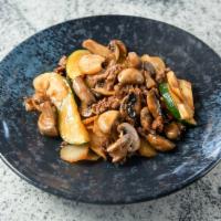 Mushroom with Beef · Mushroom, water chestnut, bamboo shoot, beef.