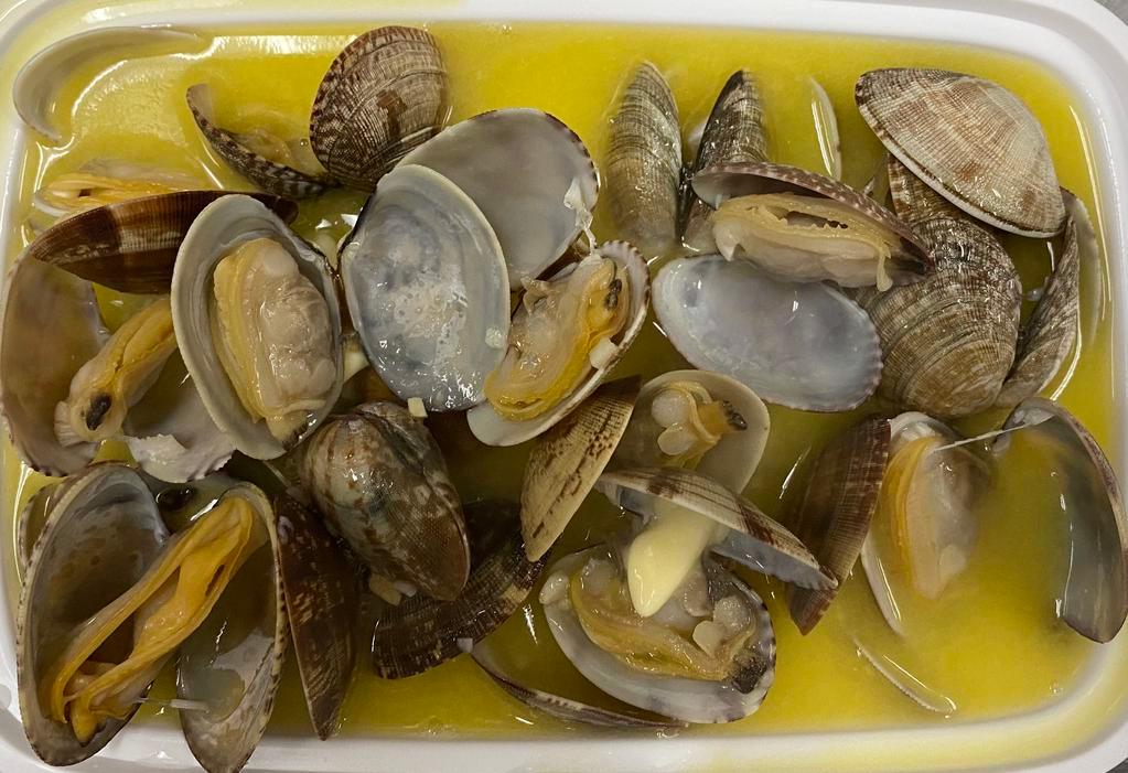 Little clams in garlic butter sauce 牛油蛤 · 