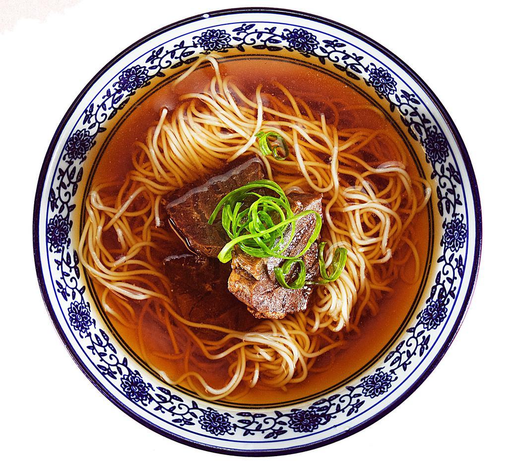 Sliced Braised Beef Noodle Soup 红烧牛肉面 · 