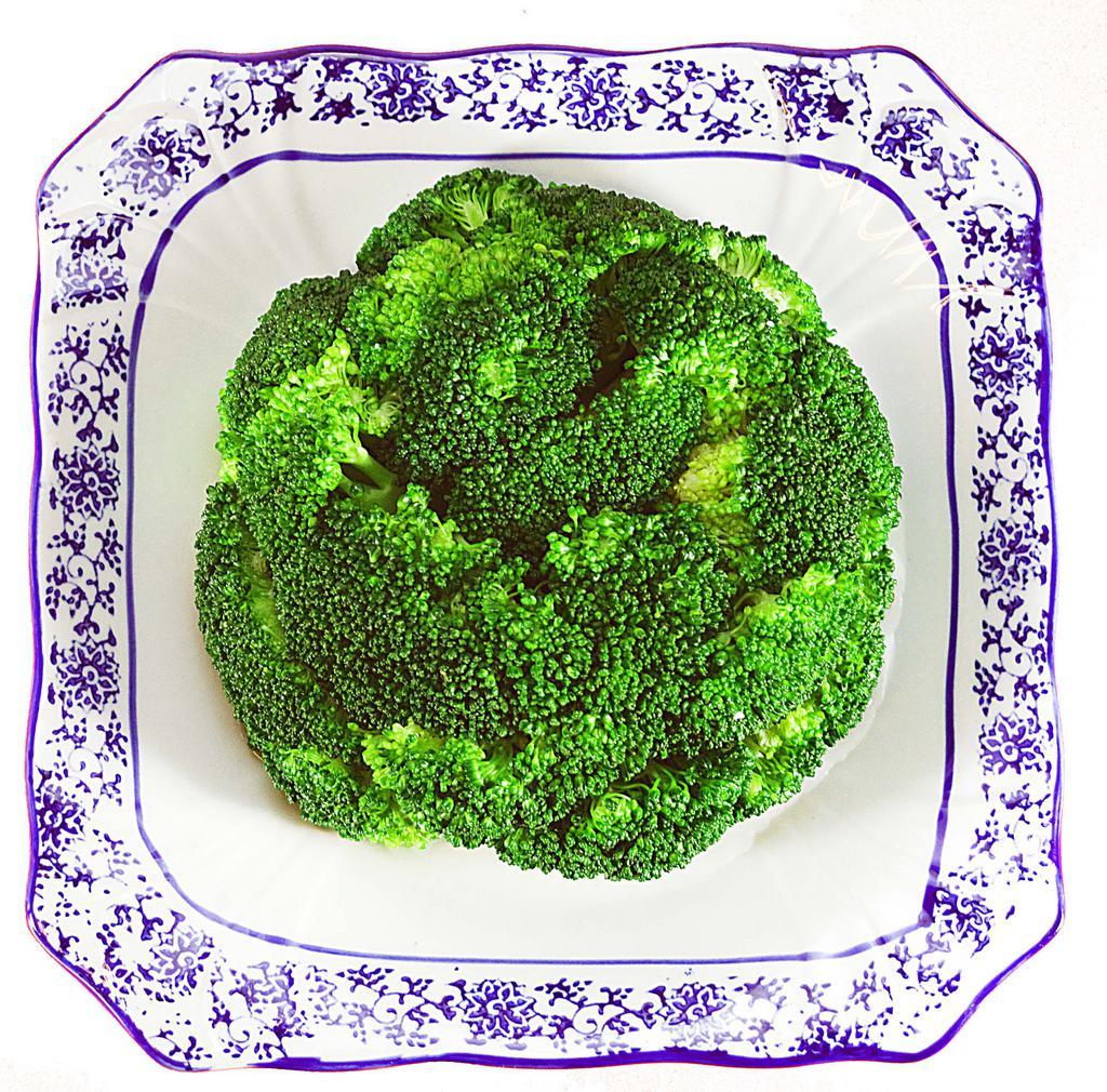 Boiled Broccoli with Soy Sauce 白灼西兰花 · 