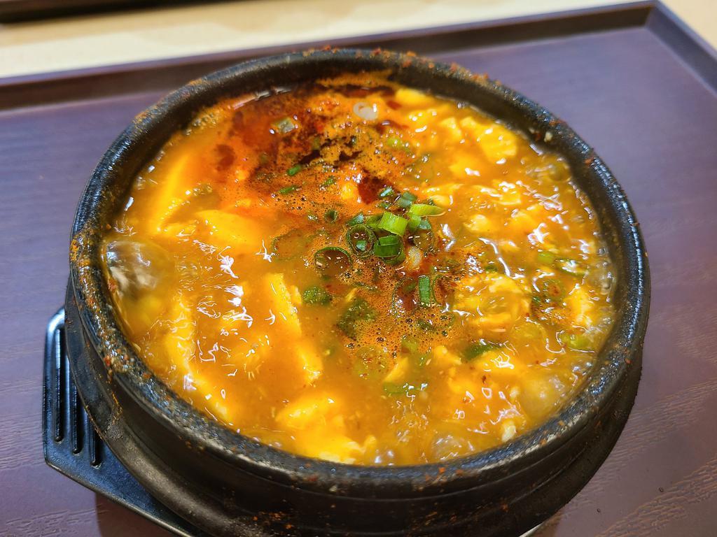 3. Soft tofu stew(순두부) · Soft tofu, beef, seafood, scallion
(includes 1 bowl rice and 1 side dish)