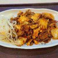 19. Spicy squid and pork stir-fry(오불볶음) · Squid, pork, vegetables, noodle
(includes 1 bowl rice and 1 side dish)