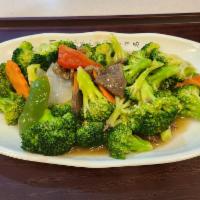 40. Beef Broccoli stir-fry(비프브라커리) · Beef, brocorri, veg with oyster sauce.
(includes 1 bowl rice and 1 side dish)