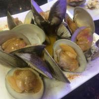 Almejas · Raw clams. 