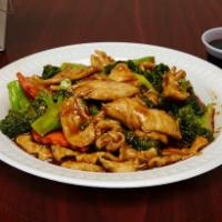 Chicken with Broccoli芥兰鸡 · Served with white rice.