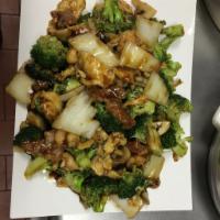 S8. Four Seasons四季 · Shrimp, beef, chicken, roast pork, broccoli, and Chinese vegetables wiith white rice.