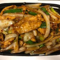 S16.Mangolian chicken蒙古鸡 · Shredded chicken stir fried with onion, scallions, and hot peppers. Served with white rice.