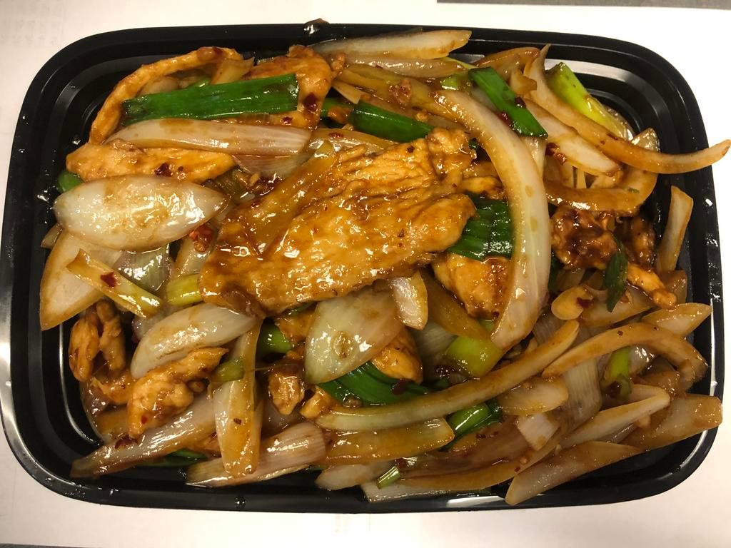 S16.Mangolian chicken蒙古鸡 · Shredded chicken stir fried with onion, scallions, and hot peppers. Served with white rice.