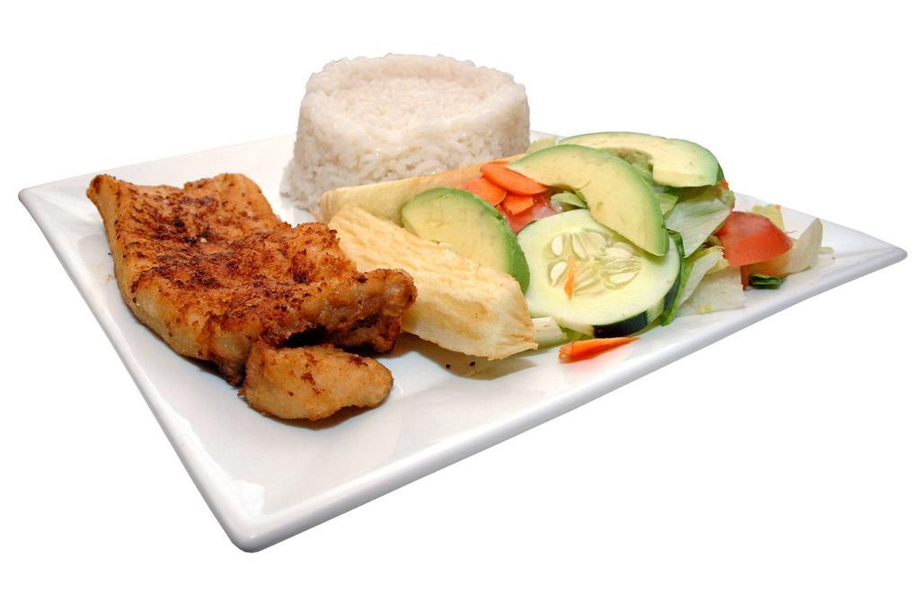 Paiche Seco con Yuca Frita · Dried paiche fish with fried cassava, served with onions and avocado salad.