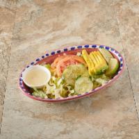 Ensalada de Aguacate · Avocado salad.