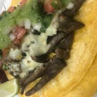 Taco bistec con Queso · Grill top sirloin steak, melted chihuahua cheese, and salsa verde a side