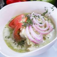 Ceviche de Pescado Curtido (arroz o chifle) · Picudo en su salsa, limon y rodajas de cebolla roja.